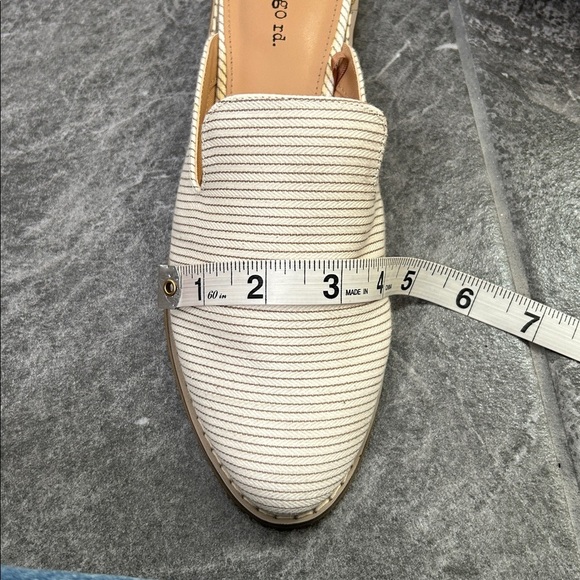 NWOB Indigo Rd Cream and Grey Stripe Mule Flats Size 7 Fall Neutral Almond Toe - Picture 11 of 12
